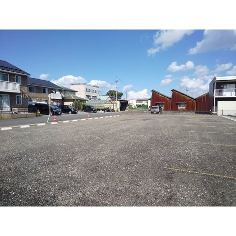羽島市福寿町間島８丁目の駐車場の外観