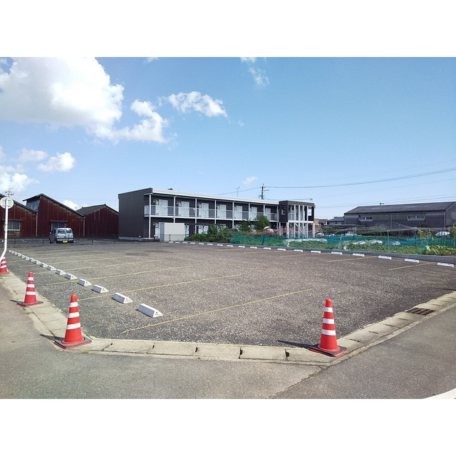 羽島市福寿町間島８丁目の駐車場の外観