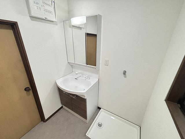 宇都宮市岩曽町　4ＳＤＫ　中古住宅の独立洗面台