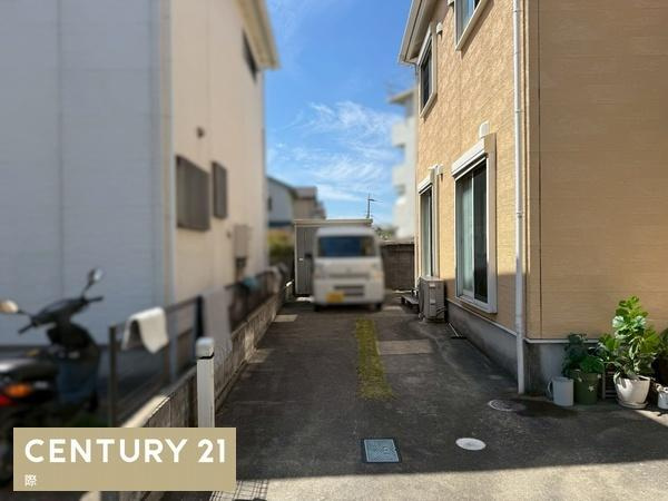 和歌山市栄谷　中古戸建の駐車場