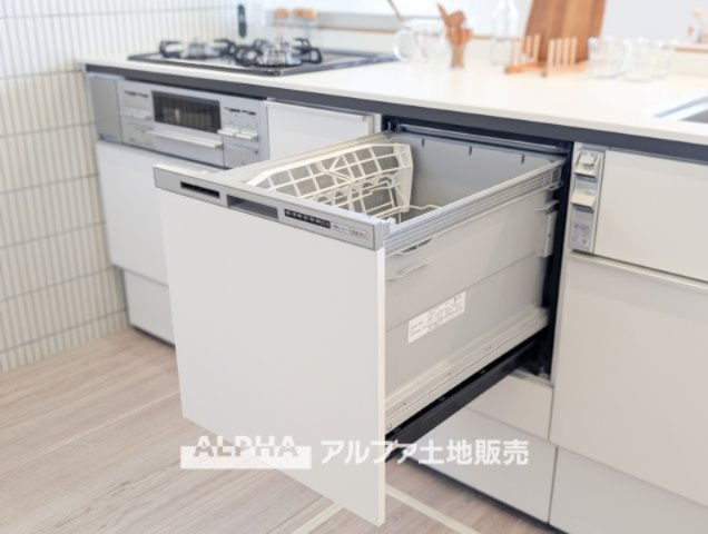 ~青梅野上町1丁目~Remodeled Homeの展望|【Food washing machine】
◆食洗機◆家事の時間を短縮し、お子様との大切な時間をもっと楽しく。手荒れも防げて節水効果も高い、忙しい毎日に嬉しい人気の設備です。