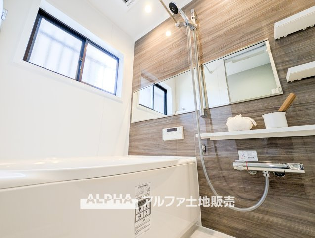 ~青梅野上町1丁目~Remodeled Homeの浴室|【Bathroom】
◆風呂◆カビが付きにくく軽くこすれば簡単に落ちるお掃除ラクラク仕様です。