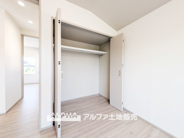 ~青梅野上町1丁目~Remodeled Homeの収納|【closet】
◆クロゼット◆各居室のクロゼットは大好きな服、大事なバッグやアクセサリー、そして大切な思い出の品々。そんなものを傍らにそっと置いておきたい場所です。