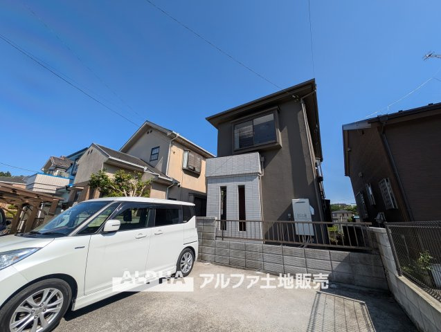 ~青梅野上町1丁目~Remodeled Homeの外観|【outward appearance】
◆時を忘れる場所◆みんなが集い、食事と楽しい会話が始まる。話に夢中になり、ついつい時を忘れ夜半過ぎになってしまう。そんな束の間の幸せを感じさせてくれる場所。