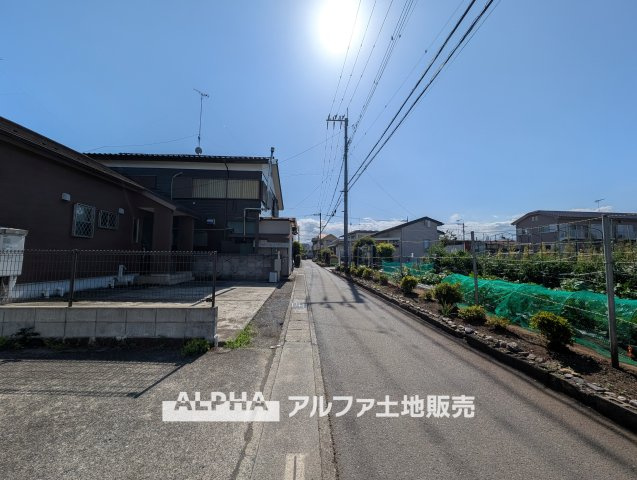 ~青梅野上町1丁目~Remodeled Homeの前面道路含む現地写真|【House of the Sun】
◆明るい家◆太陽の温かな光がお家全体を照らす。そこには目を輝かせ笑顔で見つめてくれる君がいて、「ただいま」の言葉がこだまする。そんな君の瞳に恋している。
