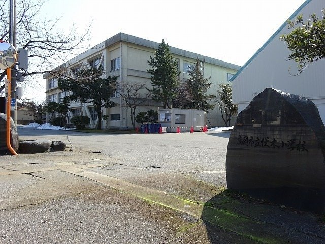 ル・クールＡの周辺|伏木小学校まで750m