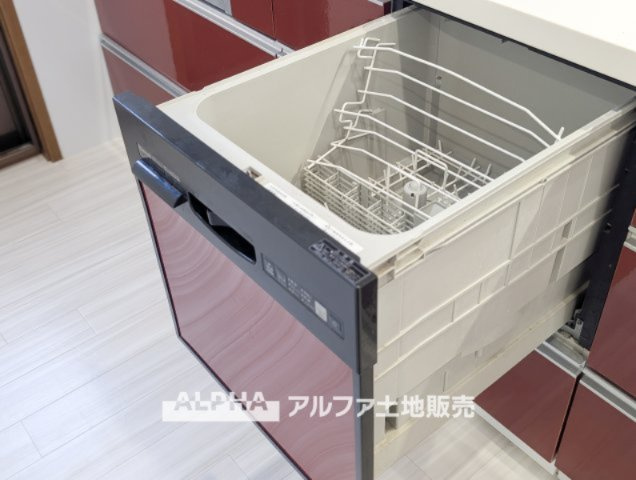 ~昭島田中町1丁目~Remodeled Homeのキッチン|【Food washing machine】
◆食洗機◆家事の時間を短縮し、お子様との大切な時間をもっと楽しく。手荒れも防げて節水効果も高い、忙しい毎日に嬉しい人気の設備です。