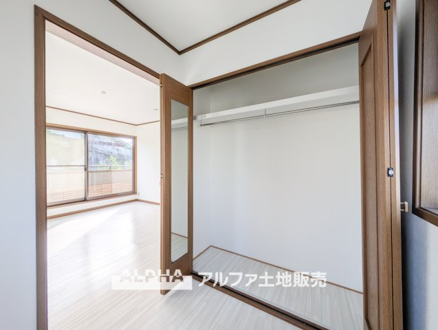 ~昭島田中町1丁目~Remodeled Homeの収納|【room】
◆居室◆光に包まれるように設計された空間。太陽の光が爽やかな目覚めを誘い、良い一日を予感させてくれます。