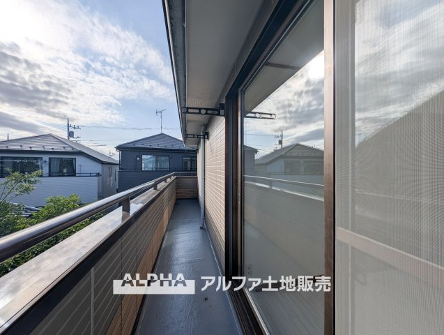 ~昭島田中町1丁目~Remodeled Homeのバルコニー|【Blue sky】
◆青空に包まれて◆ベランダから望む紺碧の空。外を眺め時を忘れるなんて、ひさしかたぶりだろうか。こんなにも広く美しい情景が我が家にも広がっているなんて。こんな時間を大切にしたい。