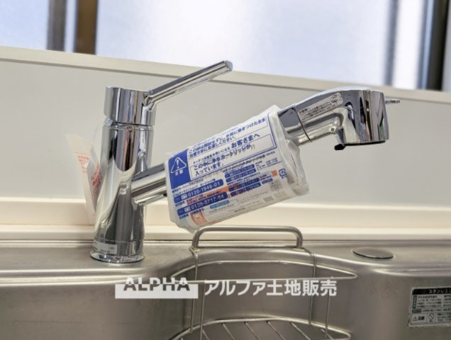 ~昭島田中町1丁目~Remodeled Homeのキッチン|【Water cleaner】
◆浄水器◆蛇口から流れ出すお水はクリーンでいつも楽しめます。また浄水器内臓シャワー混合栓なので場所取らずのスッキリとしたスタイルです。