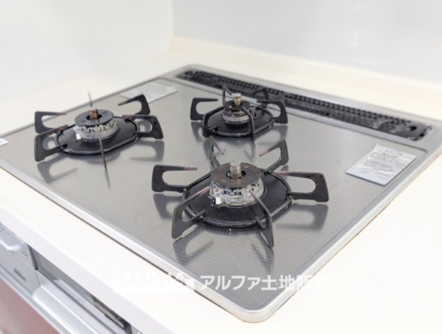 ~昭島田中町1丁目~Remodeled Homeのキッチン|【Glass top range】
◆ガラストップレンジ◆お料理のあとはさっと拭くだけで綺麗になる。お手入れも簡単に、見た目も綺麗に。奥様の負担を軽減します。
