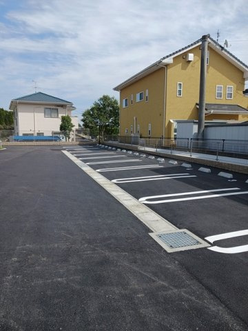 ソワ　レプスの駐車場