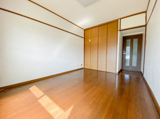 【洋室】 | たまプラーザ団地6街区5号棟 | 6帖洋室、陽当たりがポカポカ入る明るいお部屋です♪