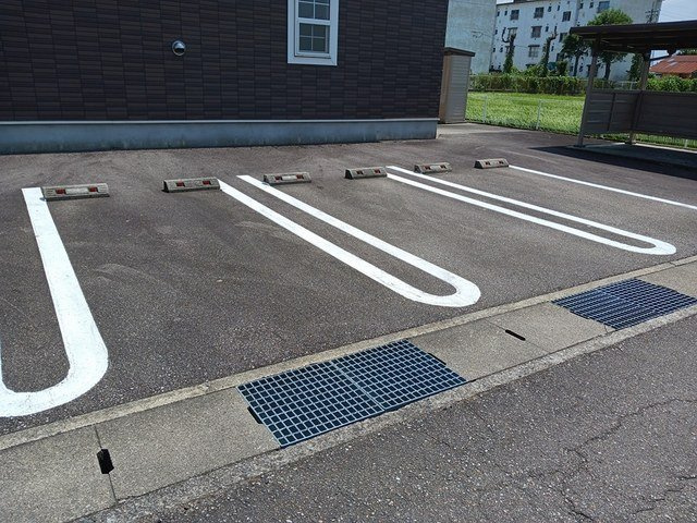 プリムロ－ズ　Ⅱの駐車場