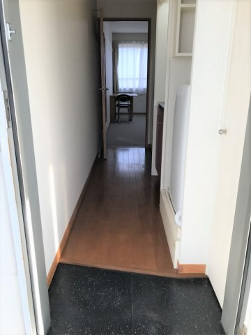 レオパレスカマン　オレイエの玄関
