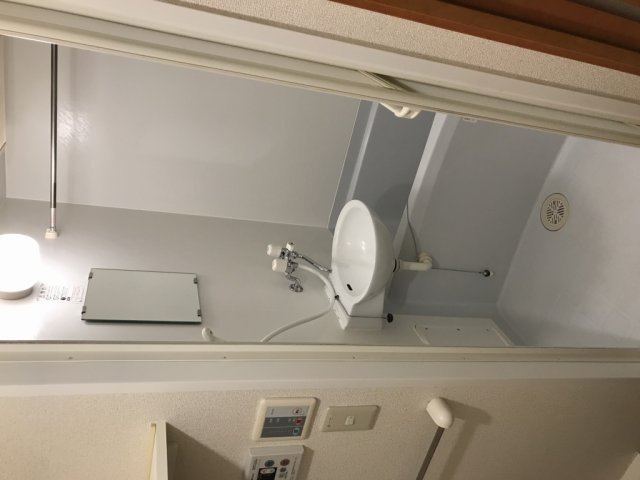 レオパレスカマン　オレイエの浴室