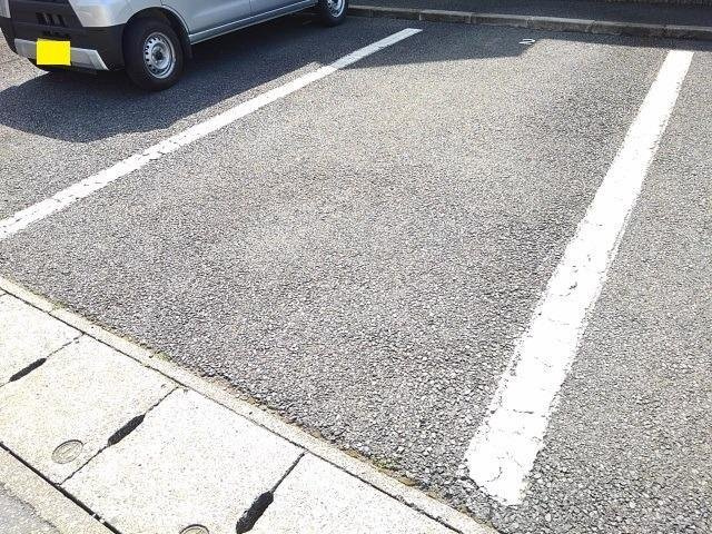 アサヒコーポＥの駐車場