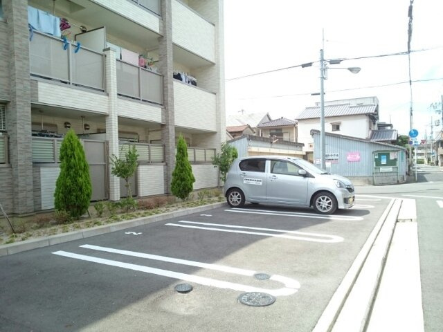 メゾン中田出井の駐車場