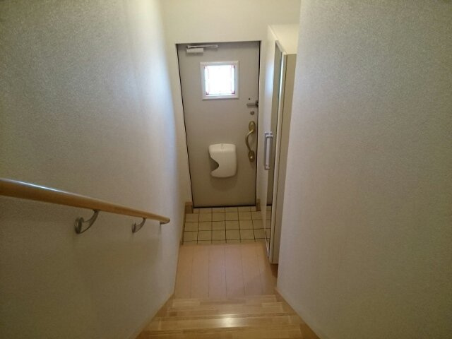 レジデンス　丸一の玄関