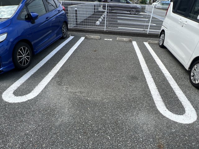 クラージュＫＳの駐車場