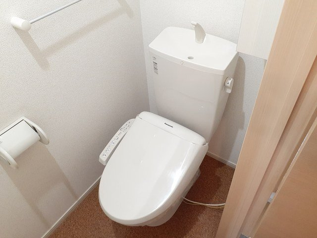 エンジェライトⅡのトイレ|落ち着いた色調のトイレです