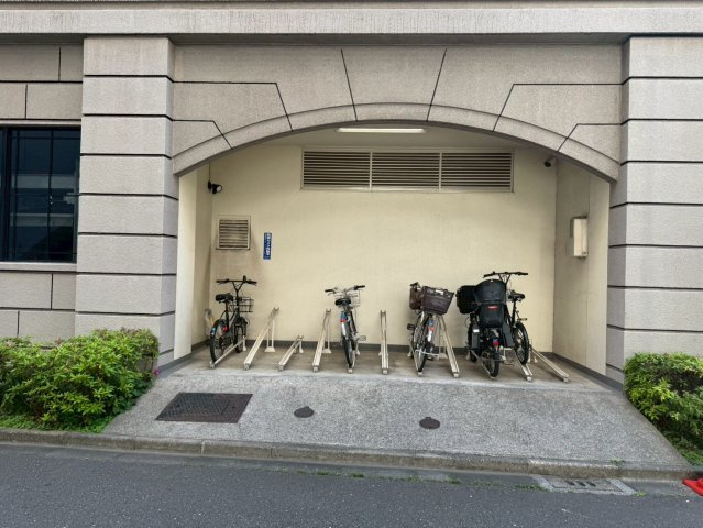 ファミールアクアージュの駐輪場