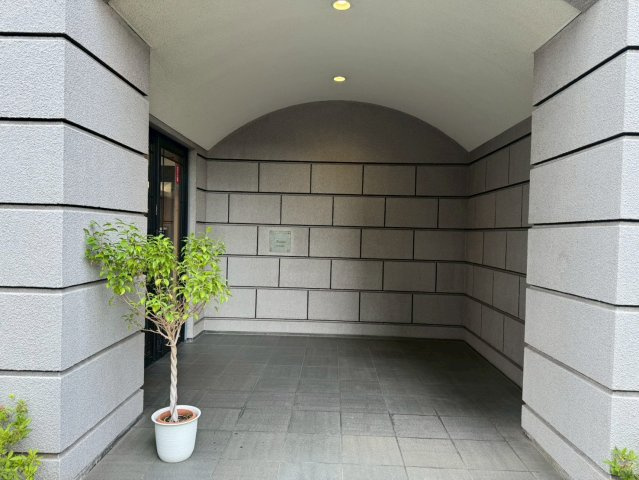 ファミールアクアージュのエントランス