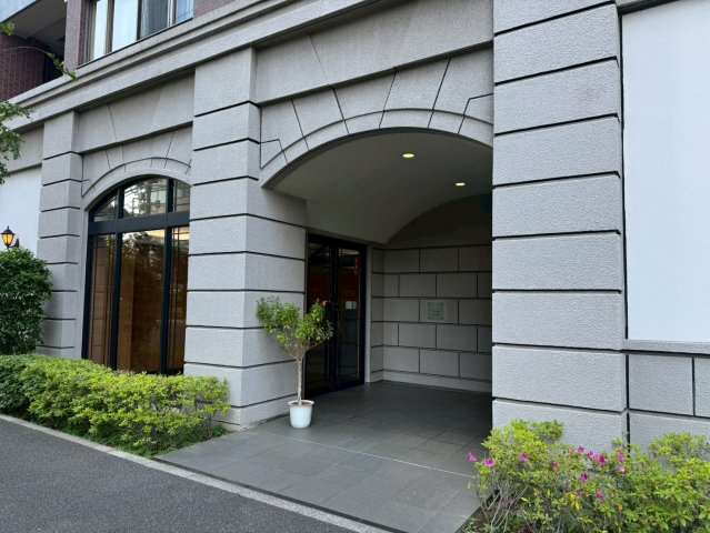 ファミールアクアージュのエントランス