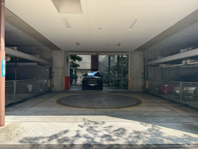 サンクタス１２７の駐車場