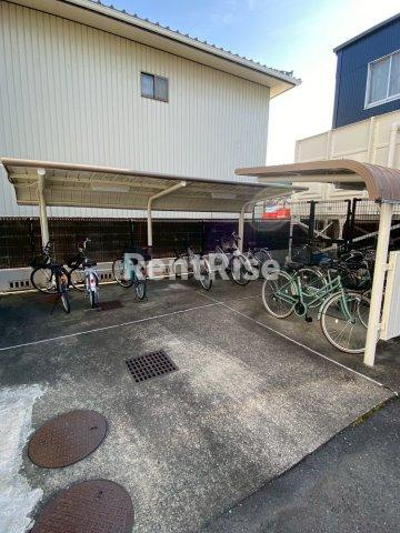 エスポア江南IIの駐車場