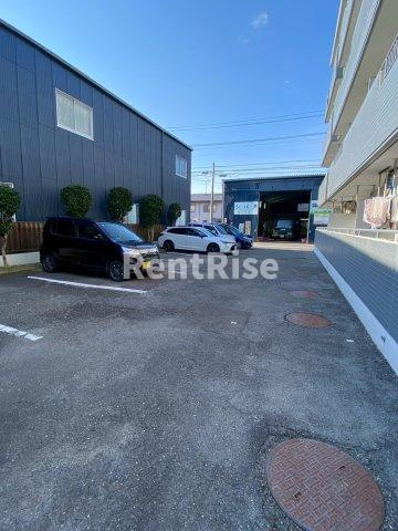 エスポア江南IIの駐車場