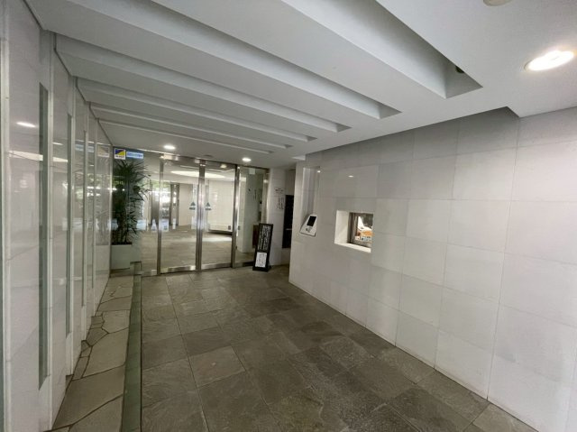 ピアース東京インプレイスのエントランス