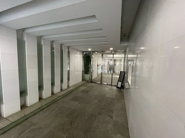 ピアース東京インプレイスのエントランス