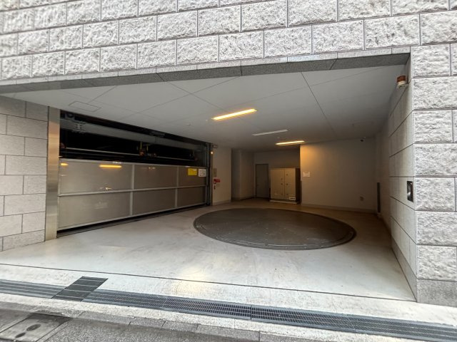 ウィルローズ茅場町の駐車場