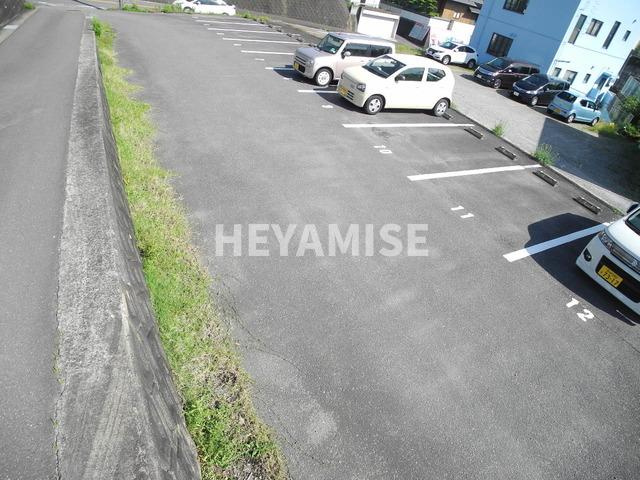 ルネス・プランドールの駐車場