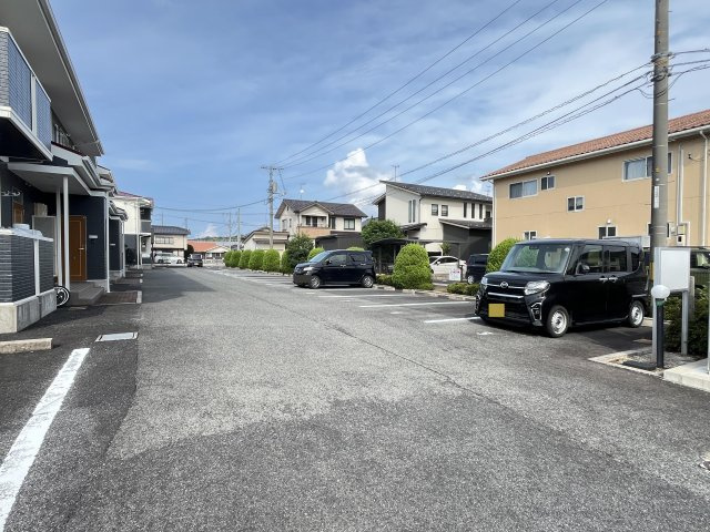 エクセラン・アビテＡの駐車場