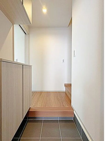 Ｇ＋ＣＯＬＯＲ木田Ｂの玄関