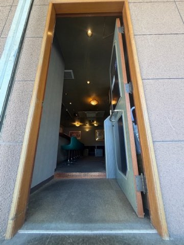 阪急夙川サンらいふ　西宮市西田町貸店舗の玄関
