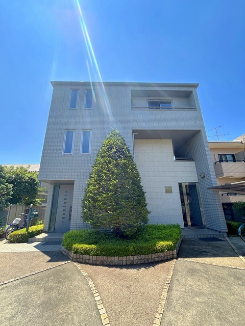 スリジエの外観|★閑静な住宅街で陽当り良好です★