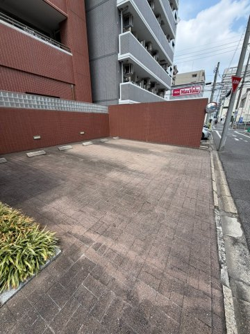 SS.FLAT桜山の駐車場