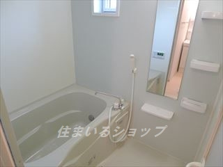 エテルノガーデン亀山の浴室|追い焚き・浴室暖房乾燥機・窓あり