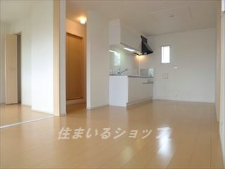 エテルノガーデン亀山の居間・リビング