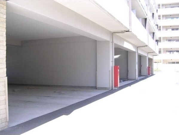 マックヴィラージュ平安の駐車場