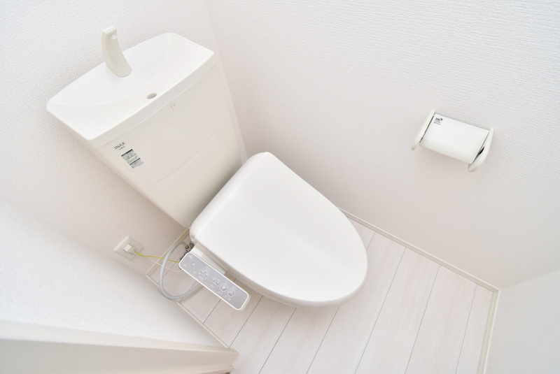 久留米市御井町のアパートのトイレ|ゆったりとした空間のトイレです