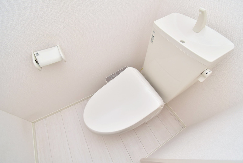 久留米市御井町のアパートのトイレ|ゆったりとした空間のトイレです