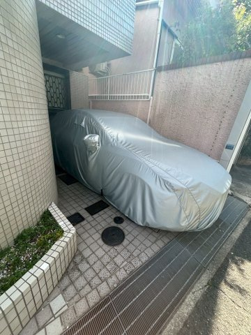 ロイヤルメゾン岡本Ⅲの駐車場