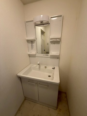 ロイヤルメゾン岡本Ⅲの洗面所