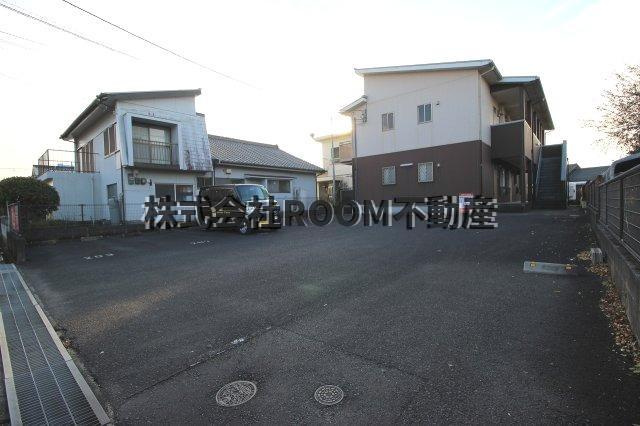 ダンデリオンの駐車場