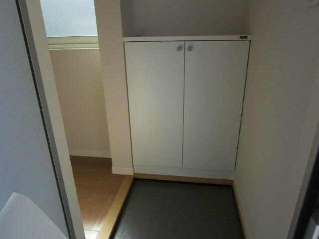 White Baseの玄関