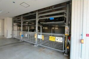フローラル東別院の駐車場